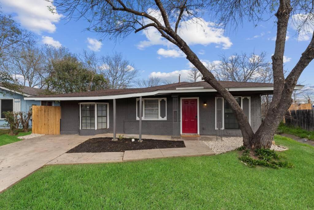 Steps To Lackland Afb & Seaworld Ferienhaus